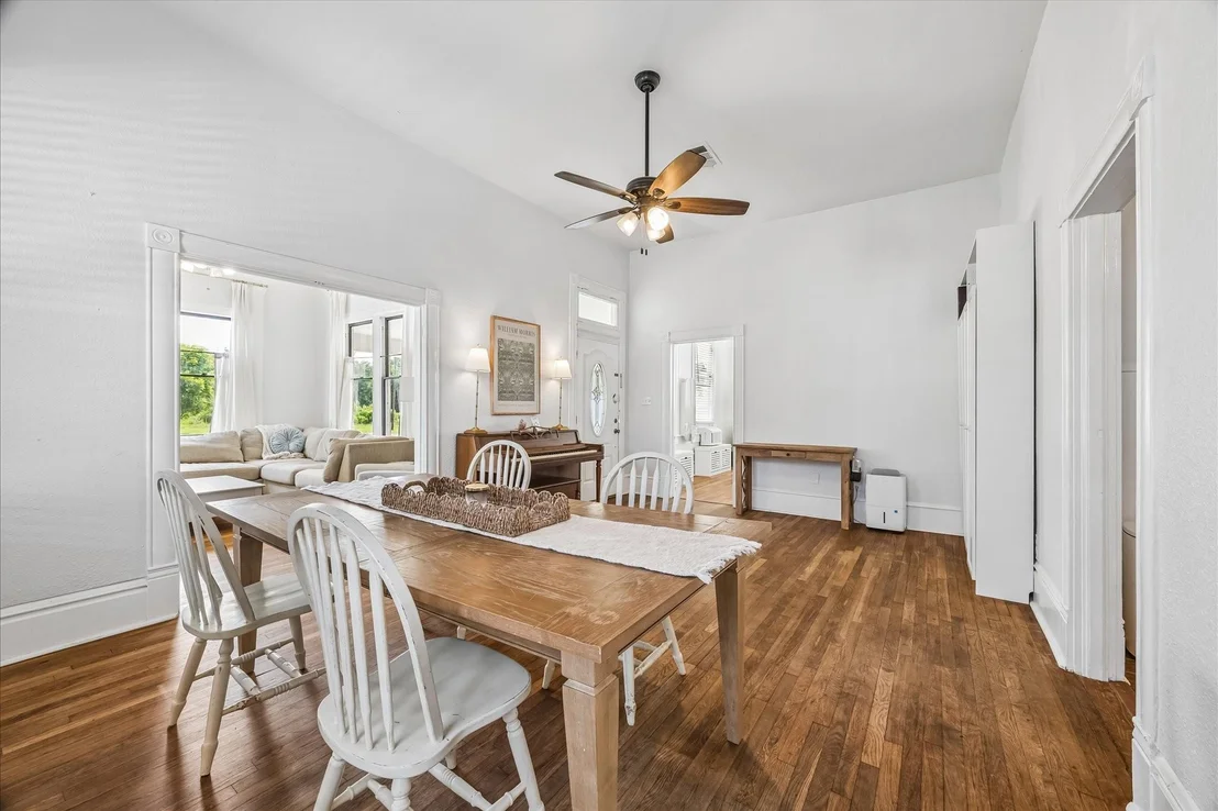 Photo of 7210 King Street