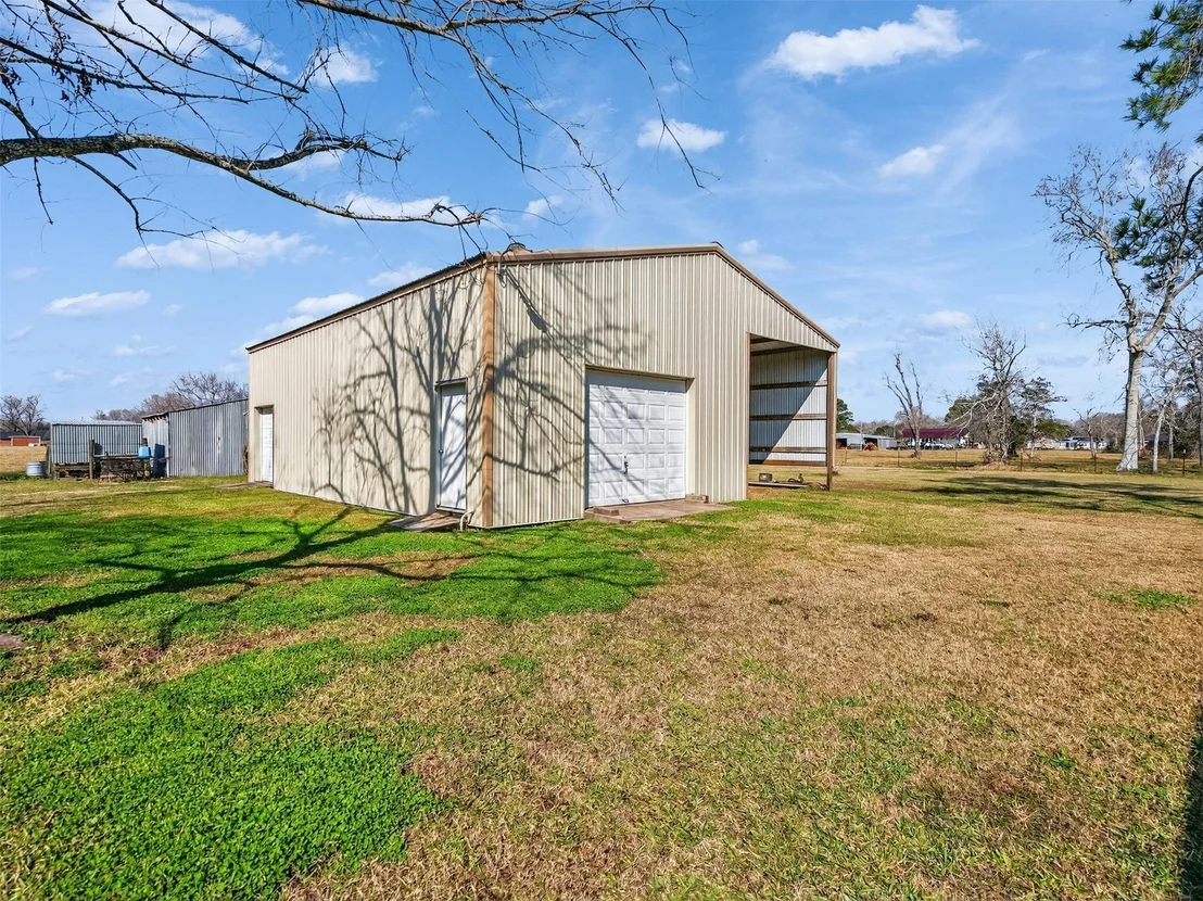 Photo of 1348 Gifford Road