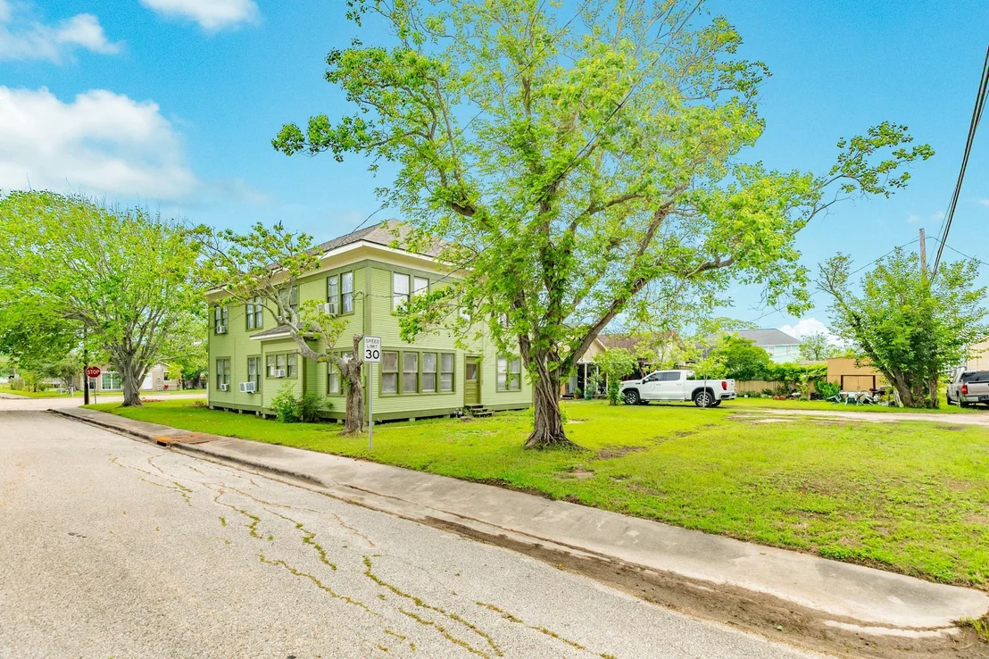 Photo of 331 W Broad Street
