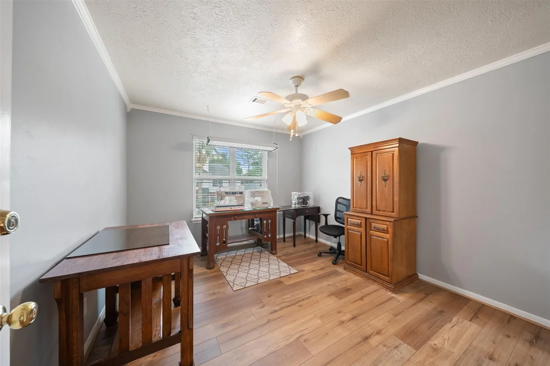 Photo of 16303 Avenplace Road