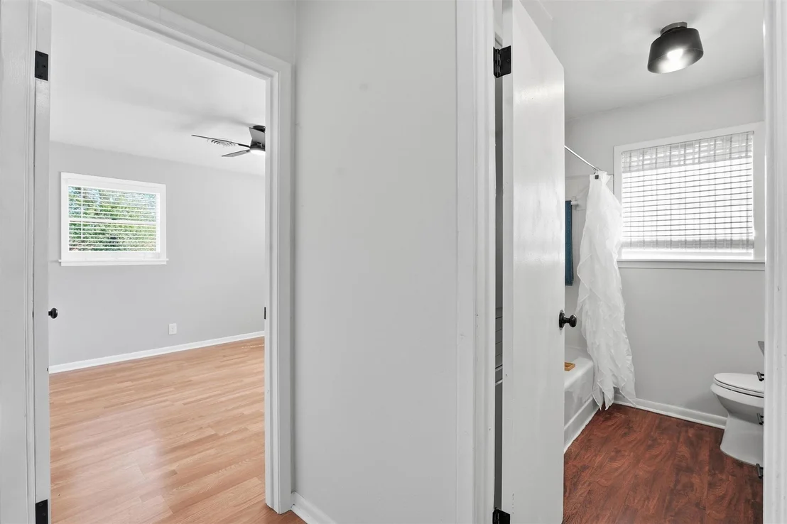 Photo of 2412 Airline Drive