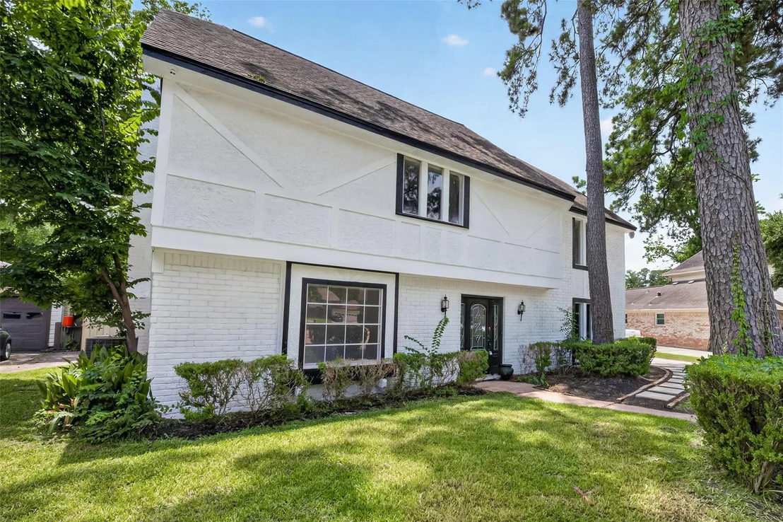 Photo of 1123 Suwanee Lane