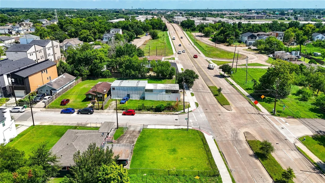 Photo of 3227 Airline Drive