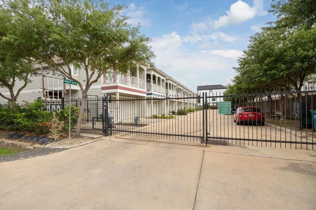 Photo of 3715 Oakroc Grove