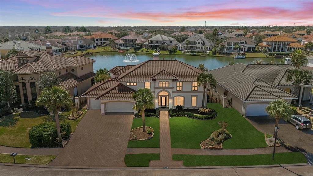 Photo of 18919 Crescent Bay Drive