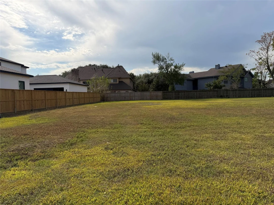 Photo of 8311 Summit Place