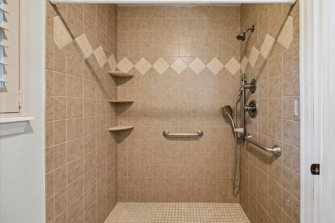 Photo of 4709 Tilson Lane