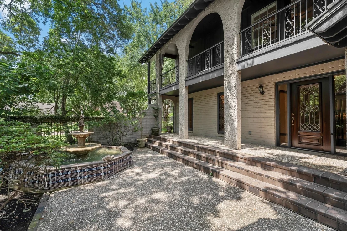 Photo of 6106 Larkmount Drive