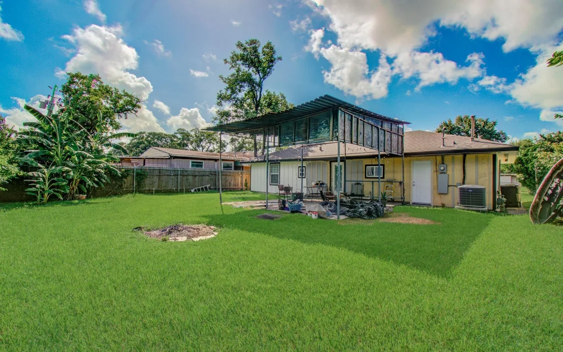 Photo of 6827 Kingsway Drive