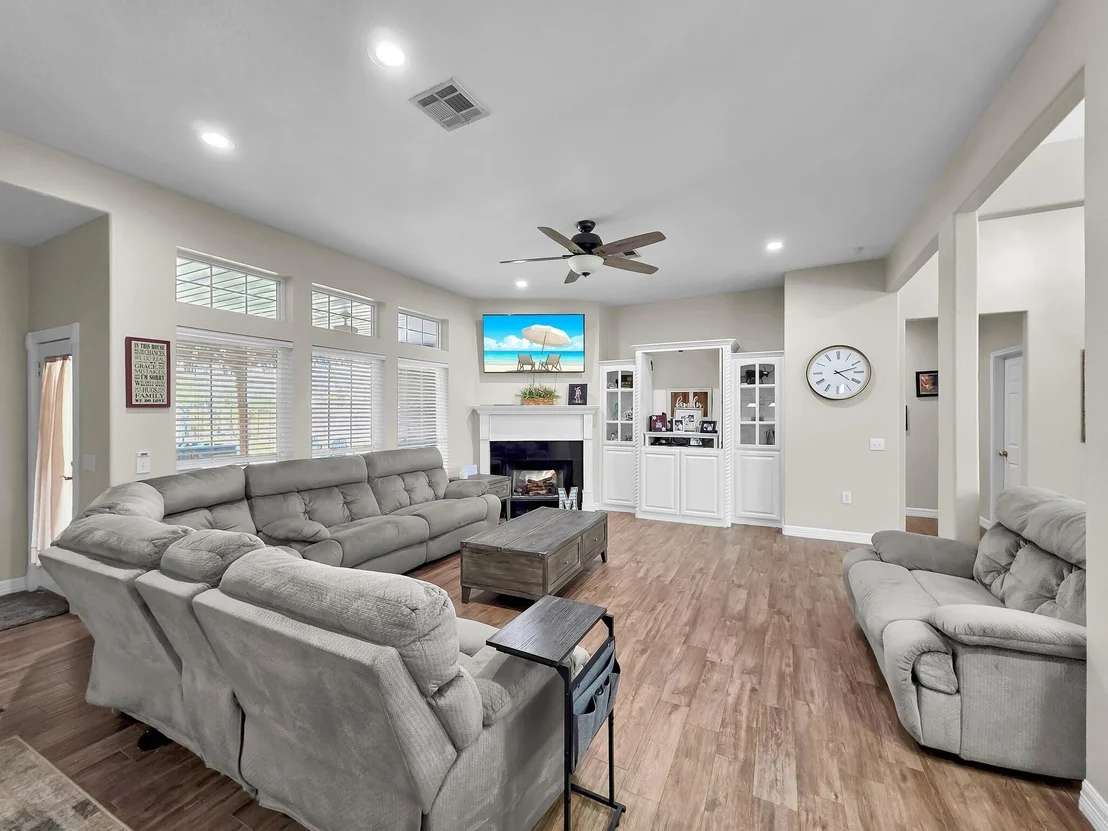 Photo of 520 Meadow Lane