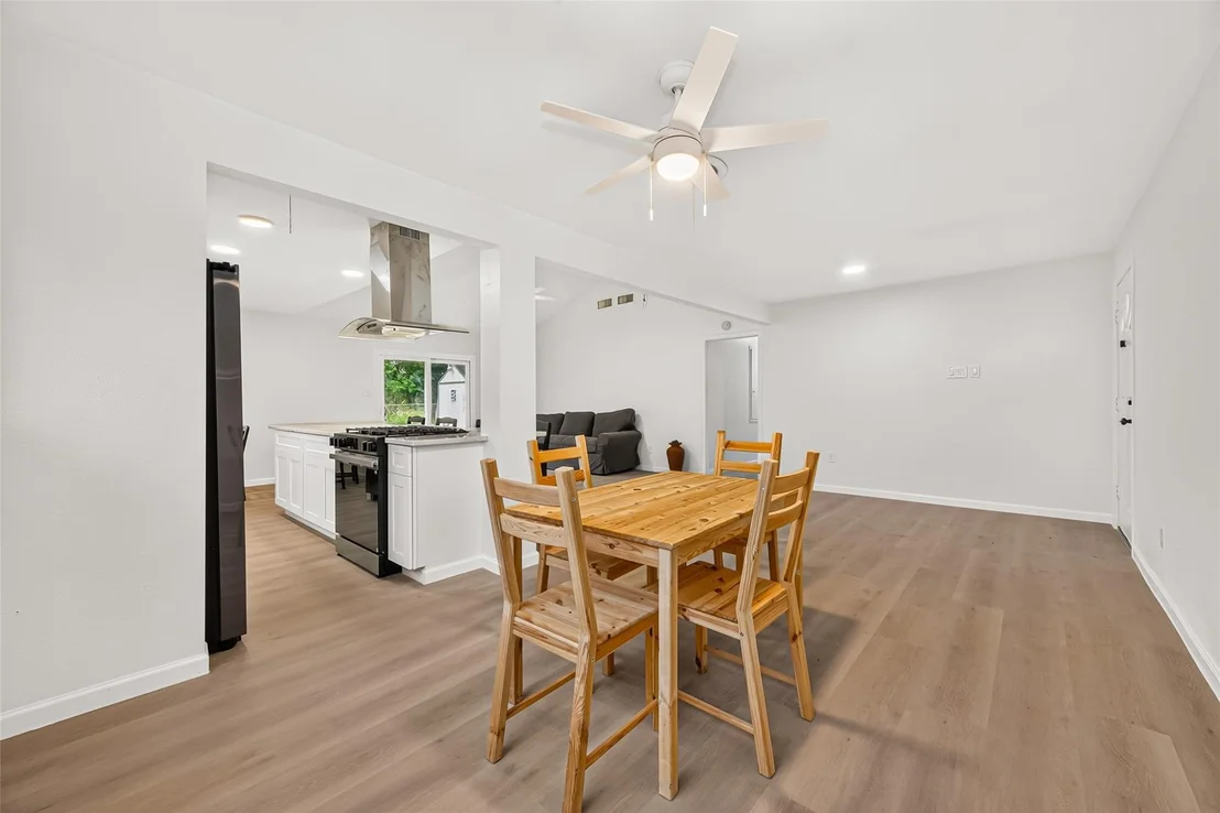 Photo of 215 Crest Hill Drive