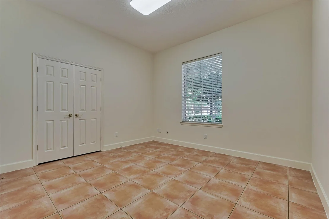 Photo of 66 S Castlegreen Circle