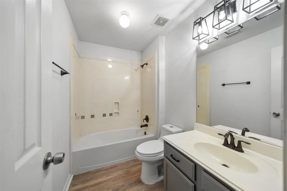 Photo of 118 Pin Oak Lane