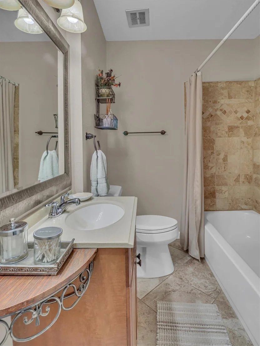 Photo of 805 Bluebonnet Lane