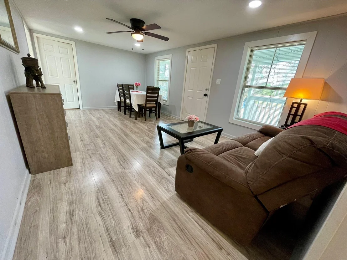 Photo of 2504 Davisville Road Road