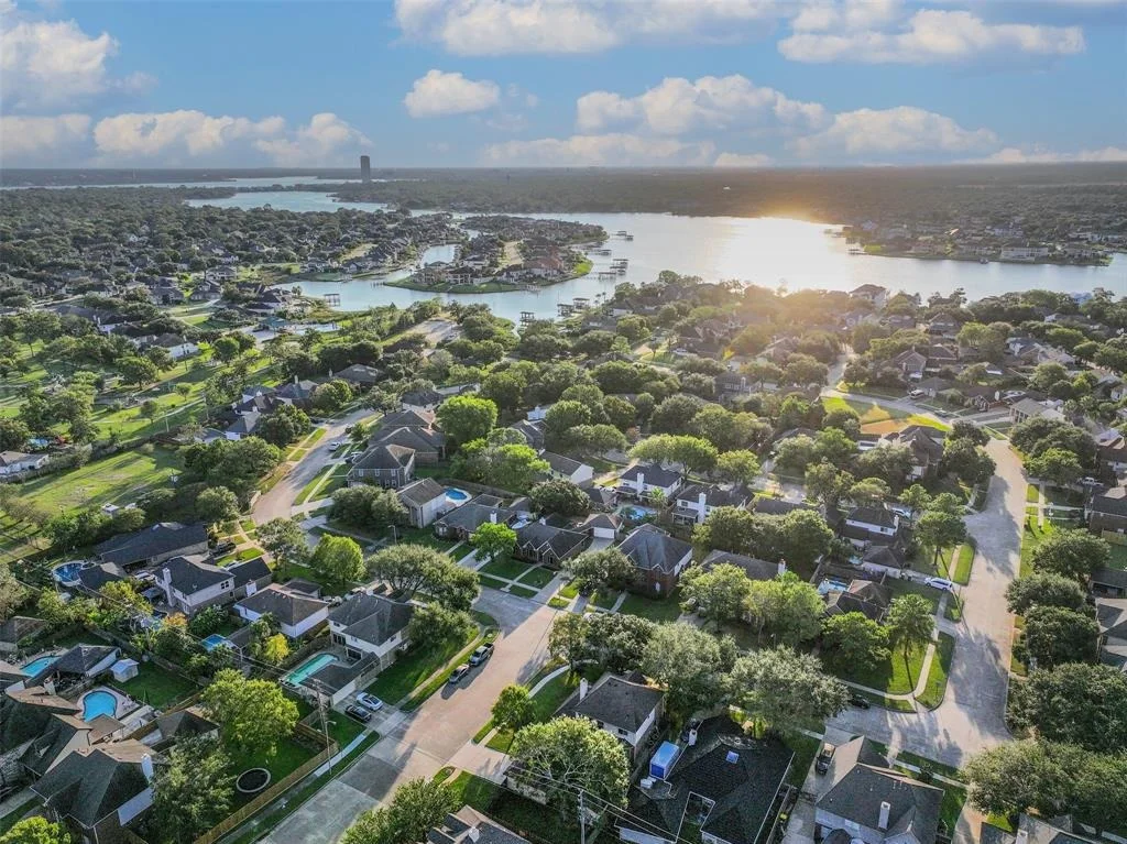 Photo of 4102 Lakepointe Forest Drive