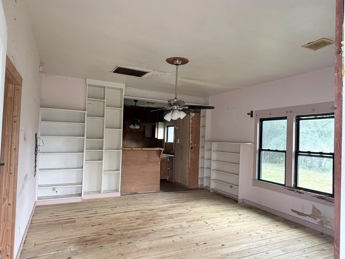 Photo of 419 W 2nd Street
