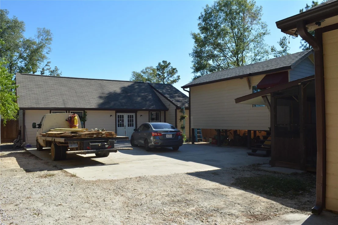 Photo of 824 Road 5203