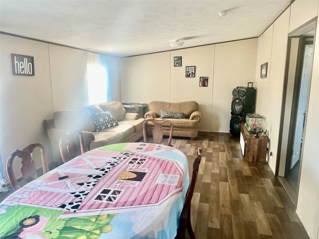 Photo of 1160 Road 5701