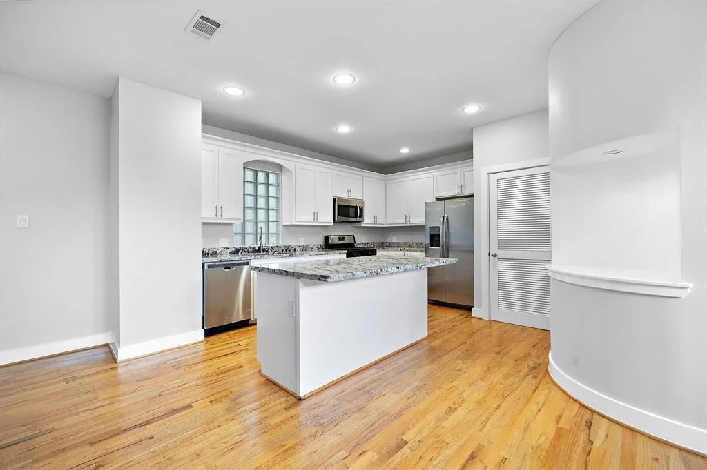 Photo of 8676 Meadowcroft Drive