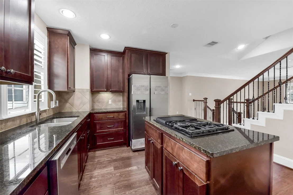 Photo of 905 Garden Oaks Trace