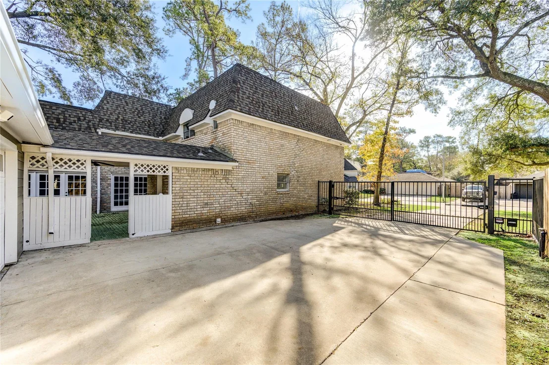 Photo of 15406 Falling Creek Drive