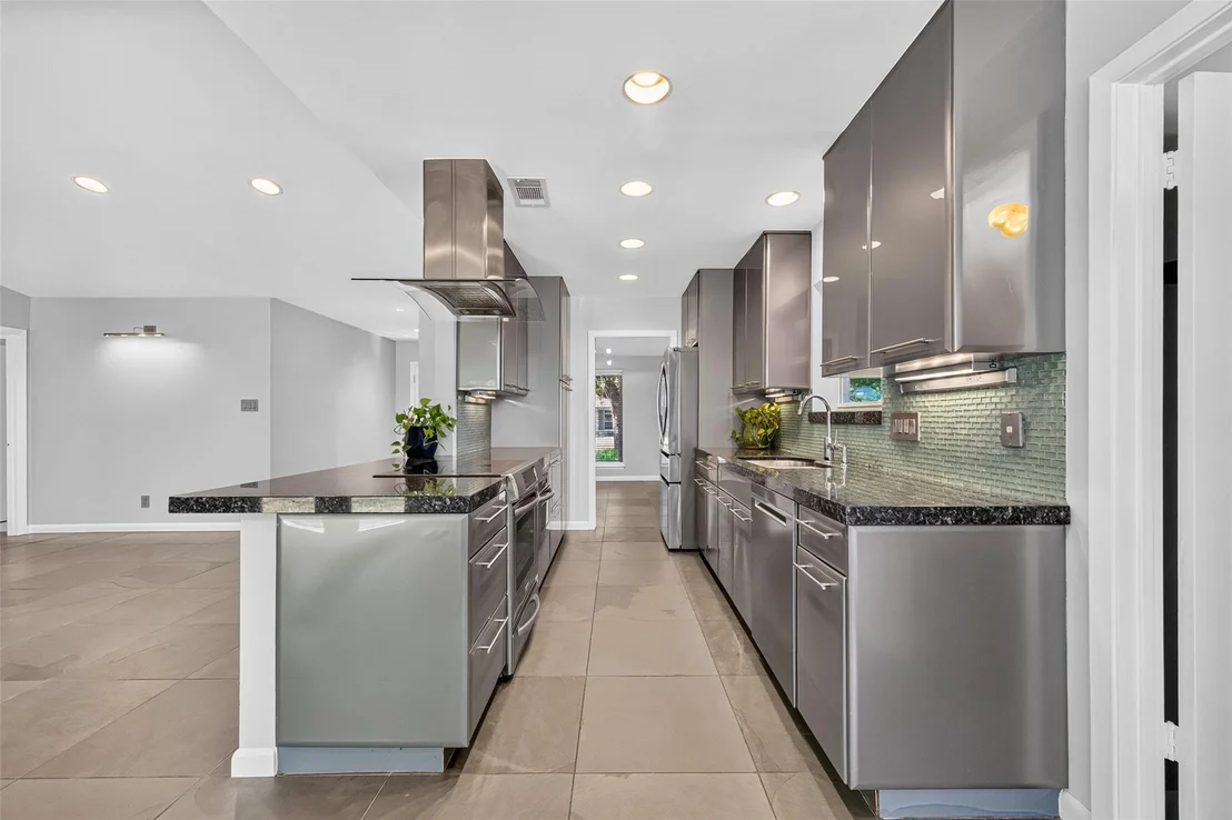 Photo of 5938 Claridge Drive