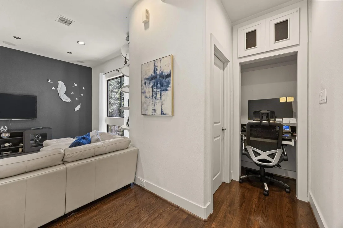 Photo of 4129 Dickson Street