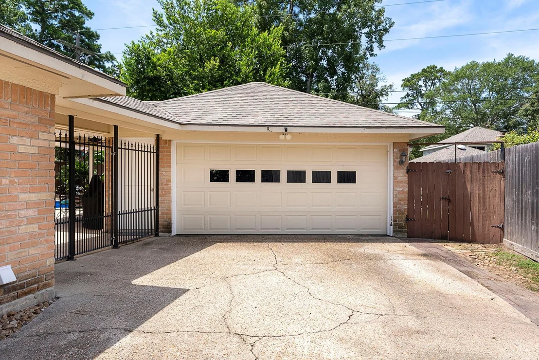 Photo of 618 Brook Hollow Drive