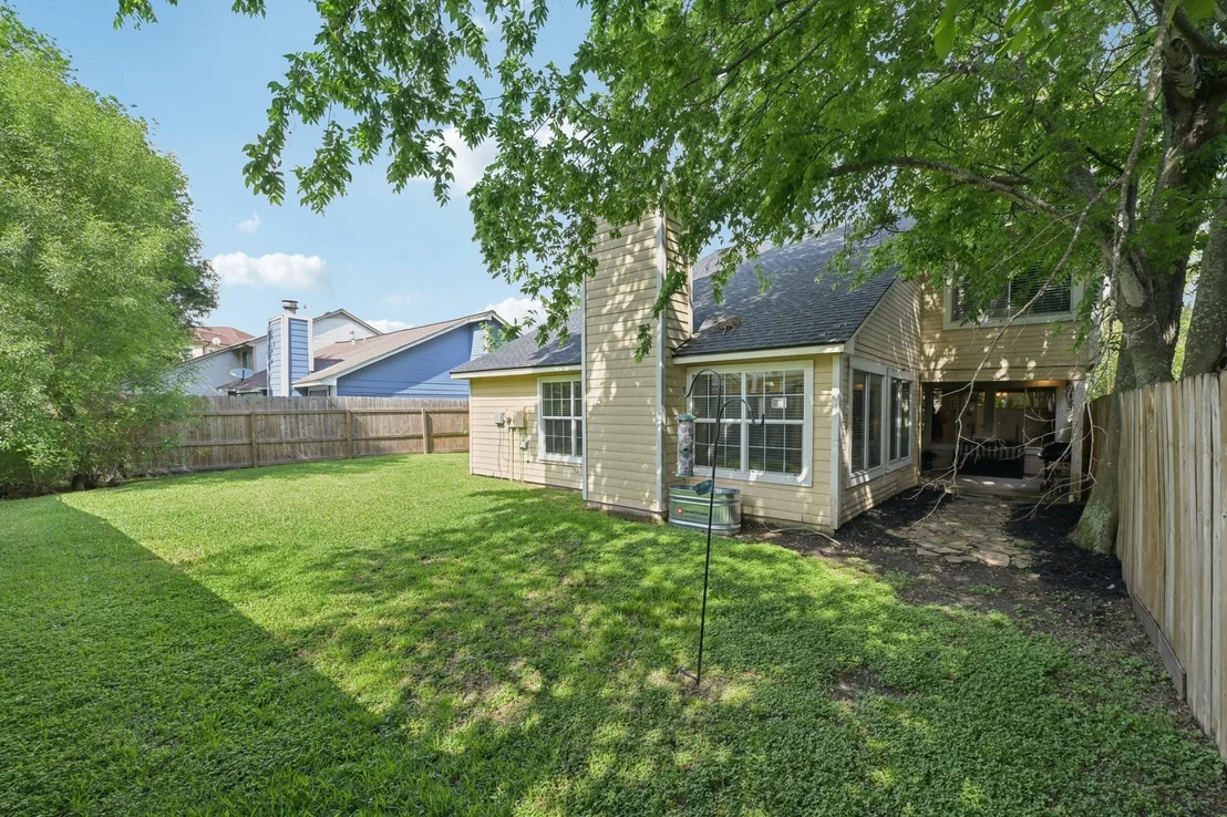Photo of 3218 Knoll West Drive