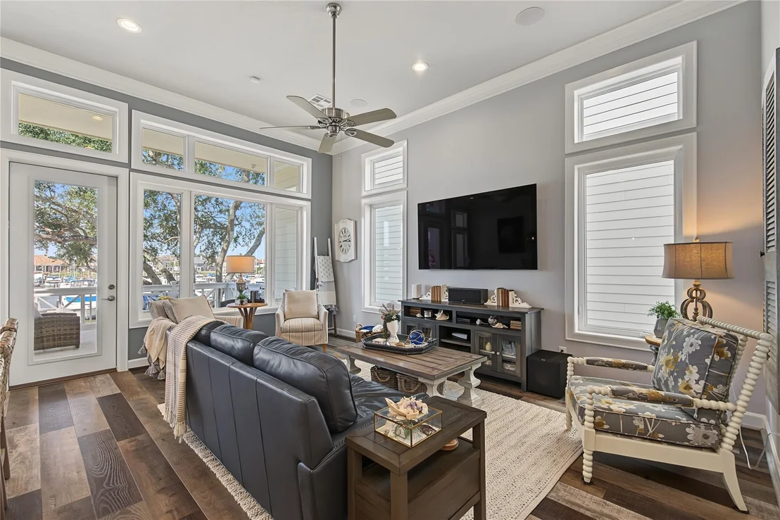 Photo of 2172 Marina Way