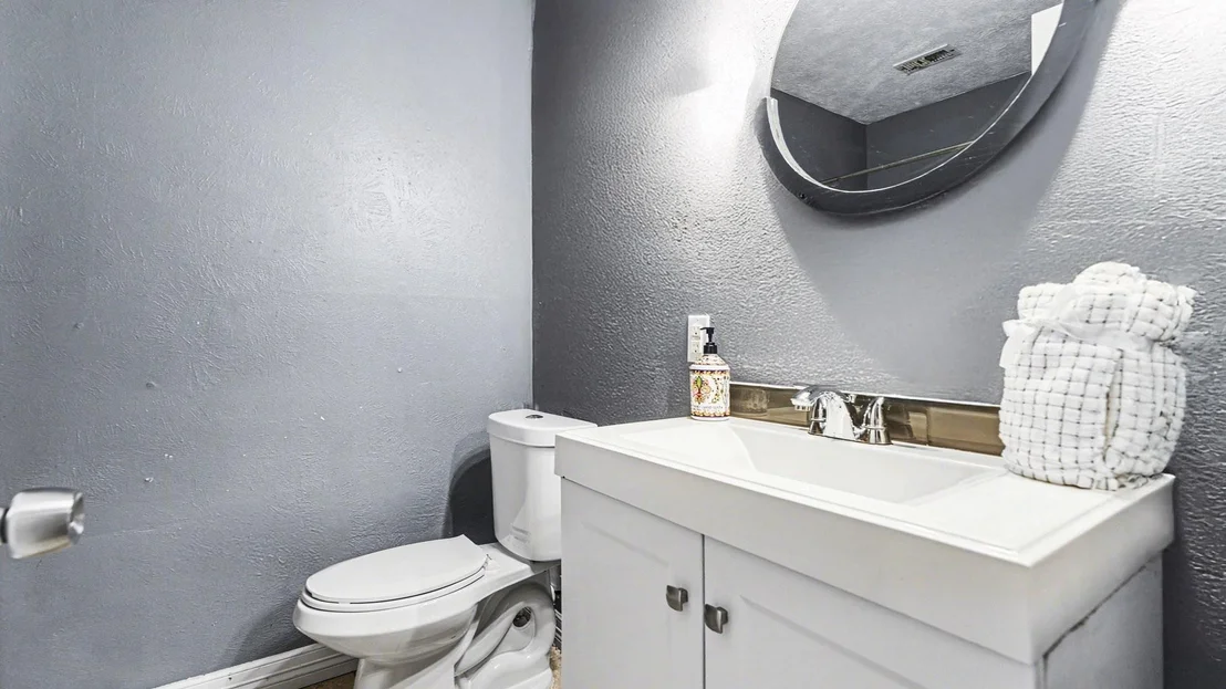 Photo of 5318 Hemlock Drive