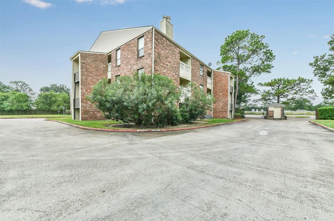 Photo of Unit 274 at 2501 Gulf Freeway