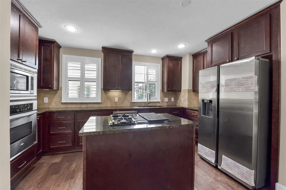 Photo of 905 Garden Oaks Trace