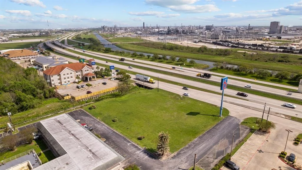 Photo of 1000 Highway 332