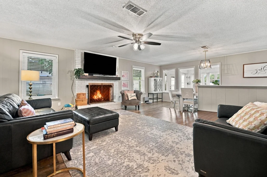 Photo of 100 N Oak Drive