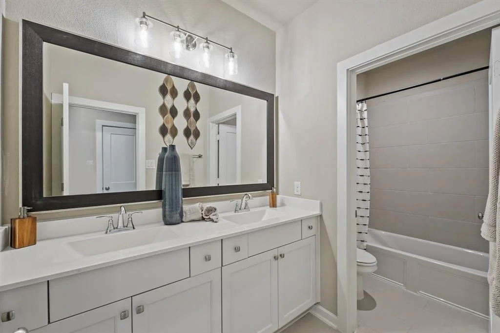 Photo of 4739 Vaughan Way