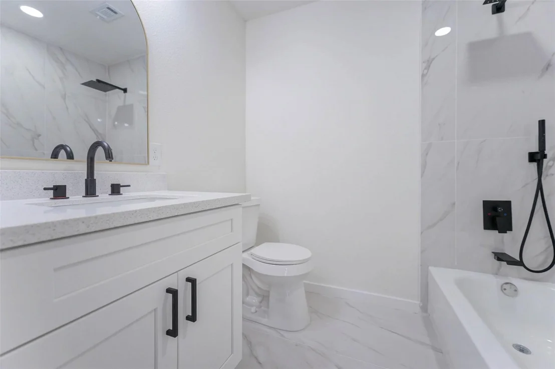 Photo of 11618 Lakeside Place Drive