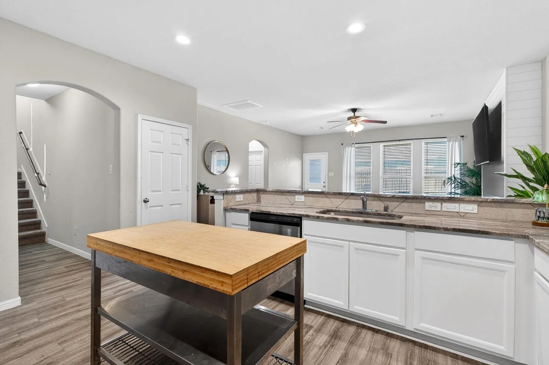 Photo of 2121 Cedar Way Dr