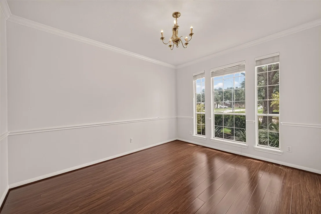 Photo of 6027 Dunsley Drive