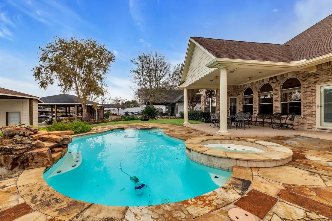 Photo of 14030 Shoreline Drive