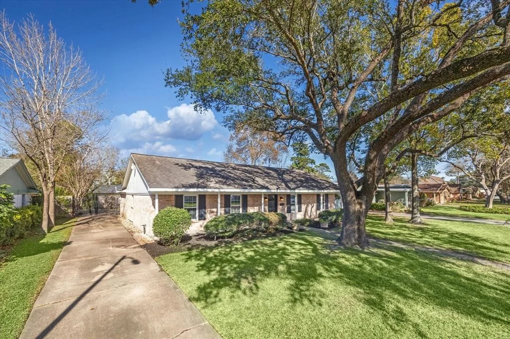 Photo of 9538 Meadowbriar Lane