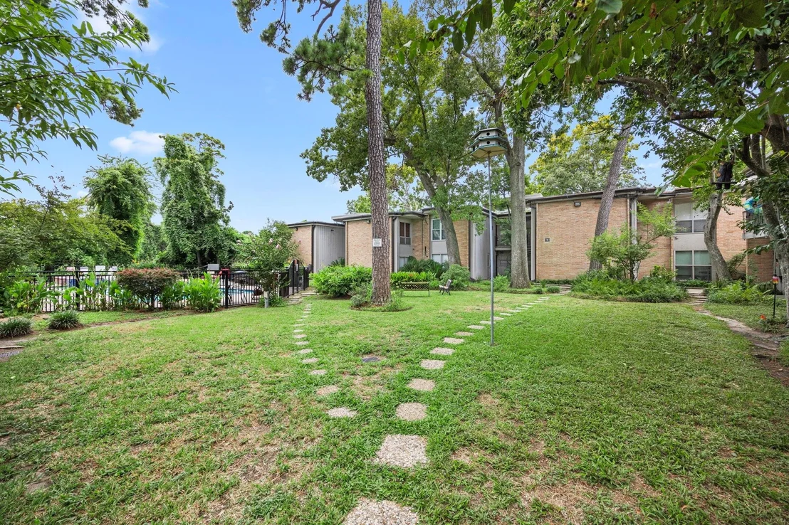 Photo of Unit 42 at 8211 Katy Freeway