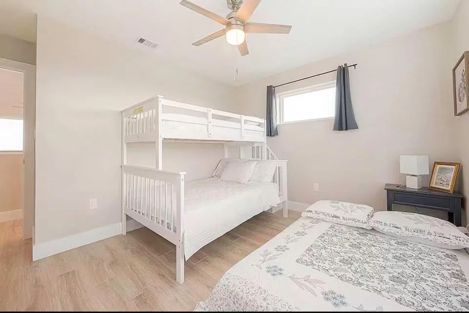 Photo of 226 Bay Avenue