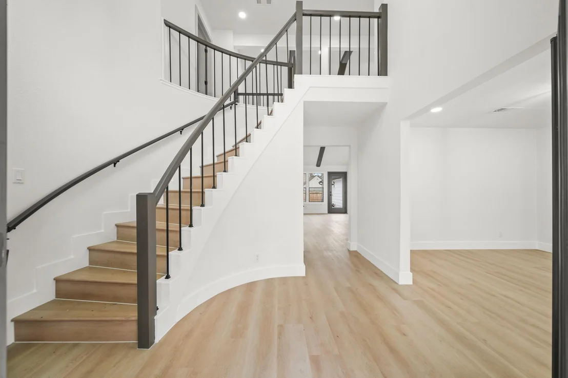 Photo of 6102 Knollview Drive