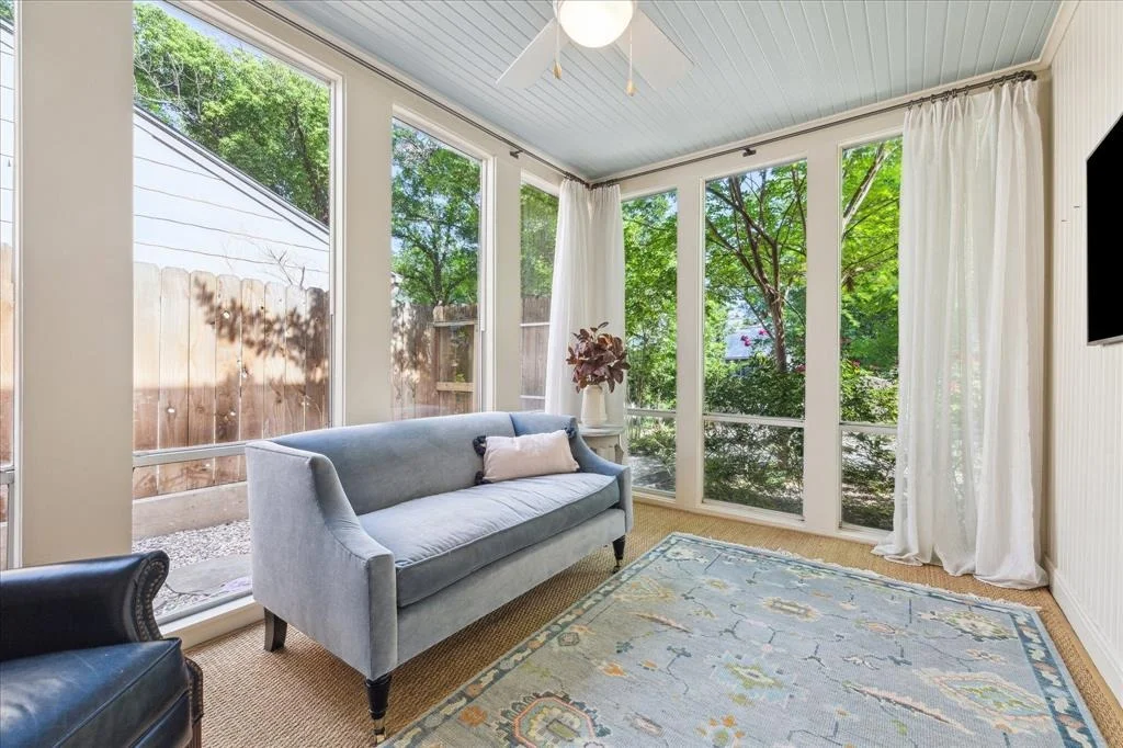 Photo of 2618 Sunset Boulevard