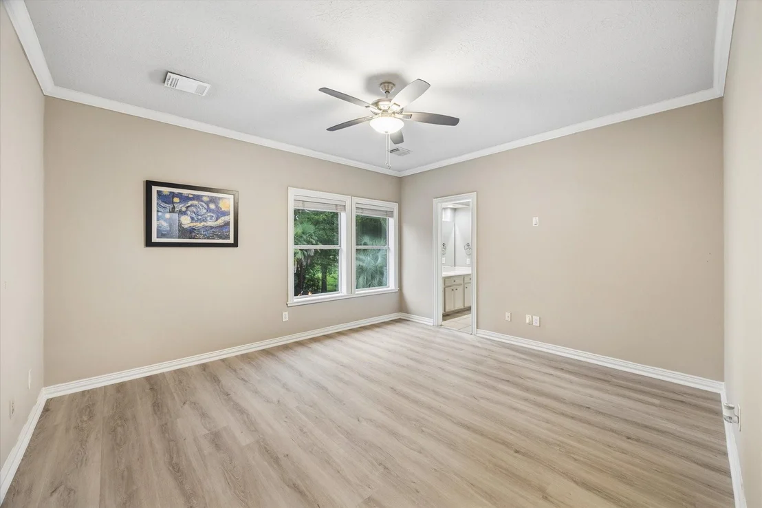 Photo of 35 N Regent Oak