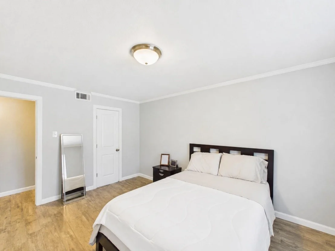 Photo of Unit 49 at 7555 Katy Freeway