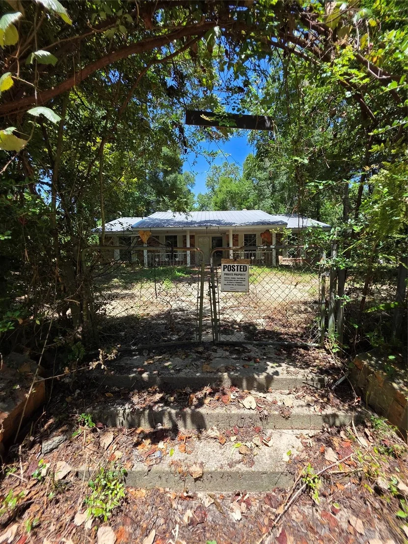 Photo of 9739 Lakeview Drive