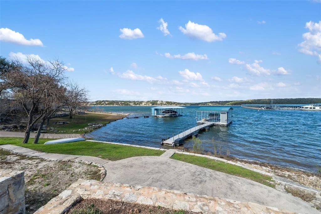 Photo of 1404 Hurst Creek Road